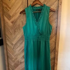 TAHARI EMERALD GREEN SATIN DRESS